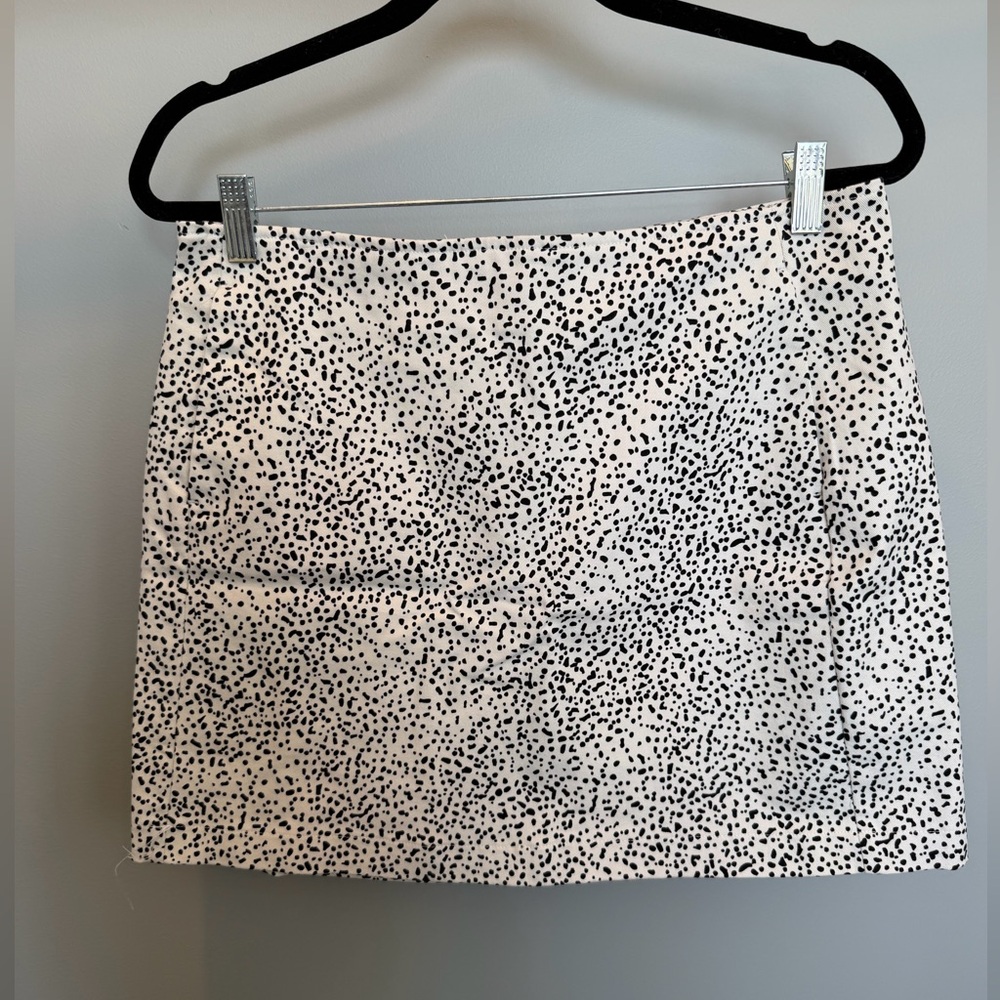 Urban Outfitters White and Black Dotted Mini Skirt - L